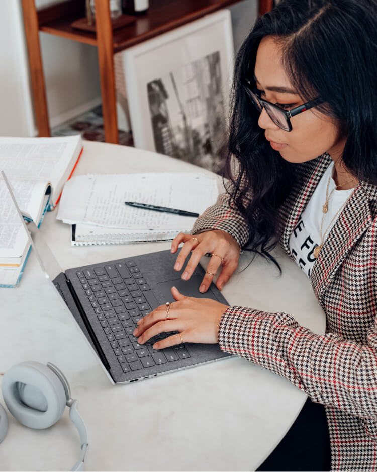 girl-with-laptop